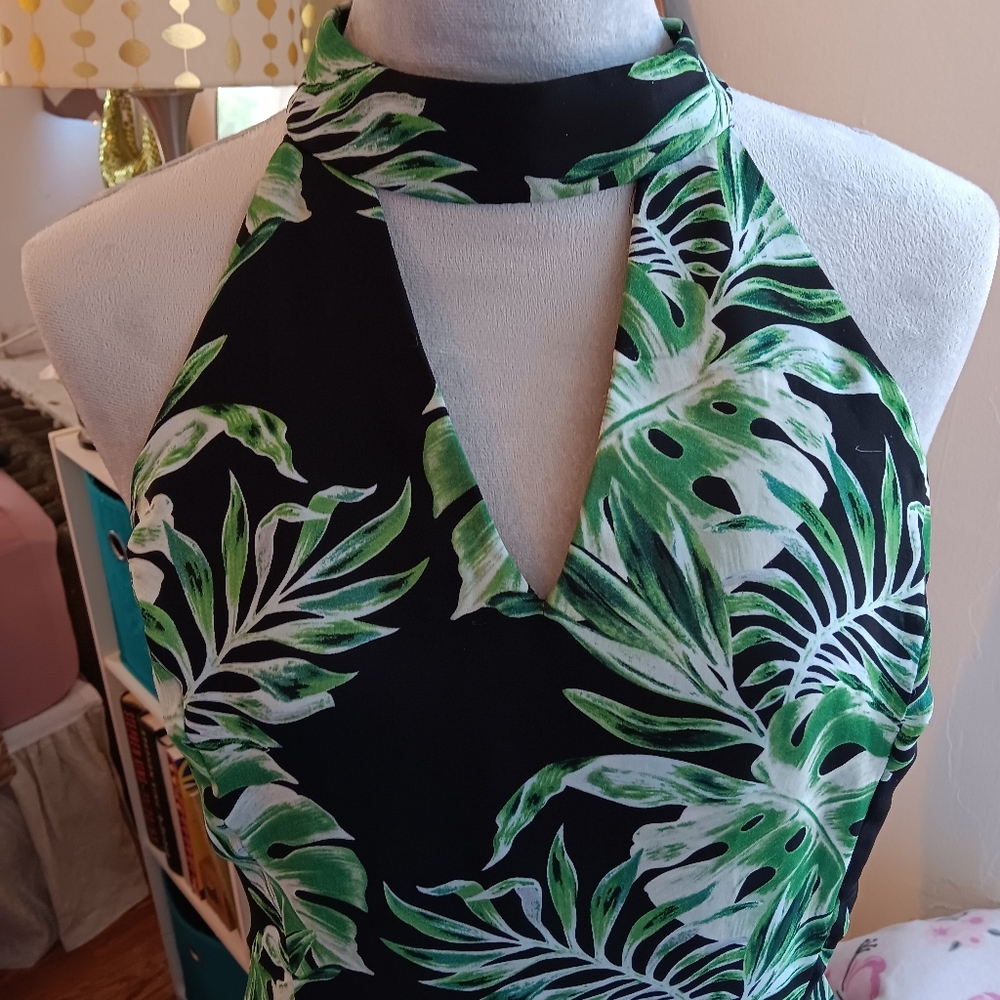 FLORAL BELLE VERE DRESS KEYHOLE FRONT